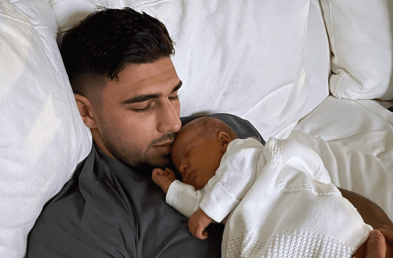 Tommy Fury breaks down in tears as he dedicates victory to baby Bambi Tommy Fury breaks down in tears as he dedicates victory to baby Bambi