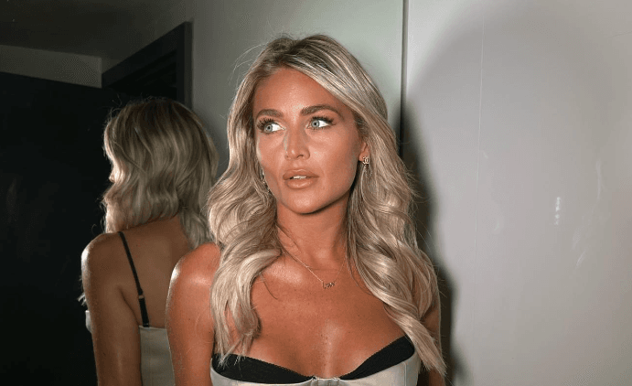 Love Island’s Claudia Fogarty left “shocked” after her car was broken into Love Island’s Claudia Fogarty left “shocked” after her car was broken into