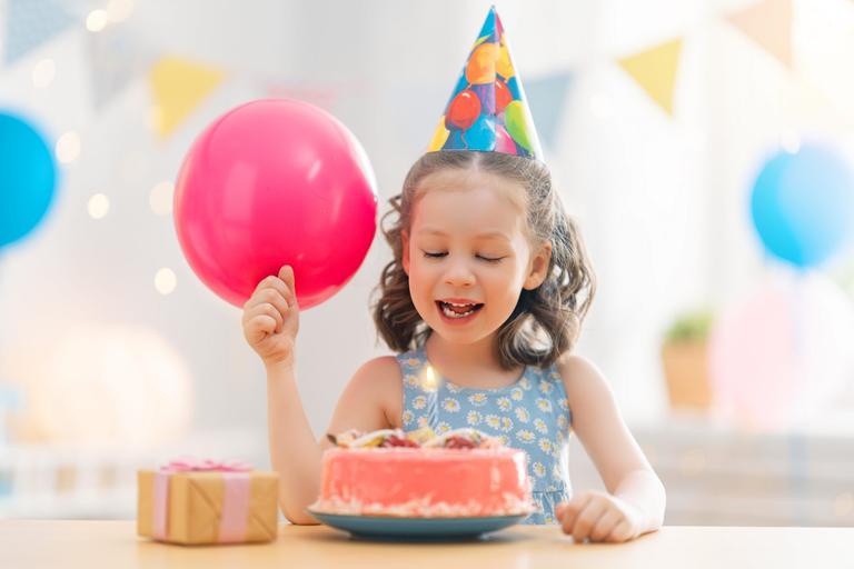 Mum slated for charging her daughter’s friends to attend her birthday party Mum slated for charging her daughter’s friends to attend her birthday party