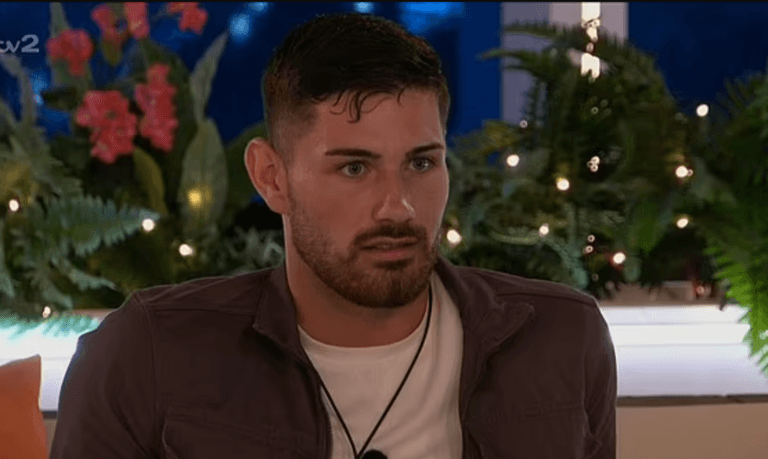 Love Island fans can’t get over Scott having a go at Leah during Movie Night Love Island fans can’t get over Scott having a go at Leah during Movie Night
