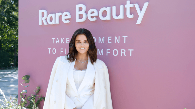 Selena Gomez returns to Instagram 24 hours after leaving Selena Gomez returns to Instagram 24 hours after leaving