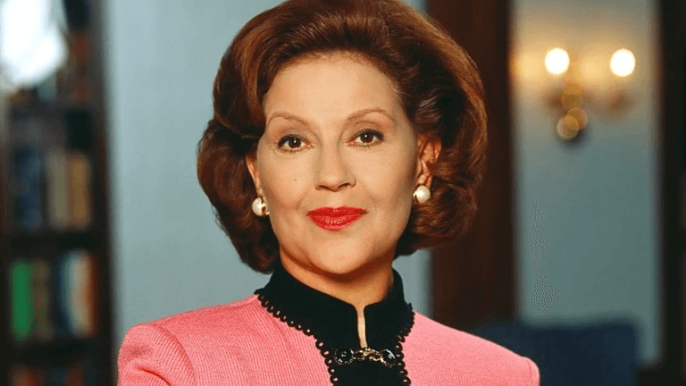 Gilmore Girls actress Kelly Bishop is releasing a memoir Gilmore Girls actress Kelly Bishop is releasing a memoir