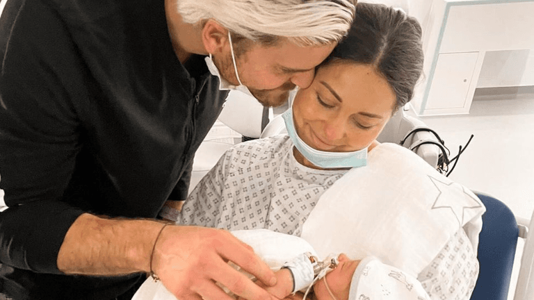 ‘Am I alive?’ – Louise Thompson opens up about traumatic birth experience ‘Am I alive?’ – Louise Thompson opens up about traumatic birth experience