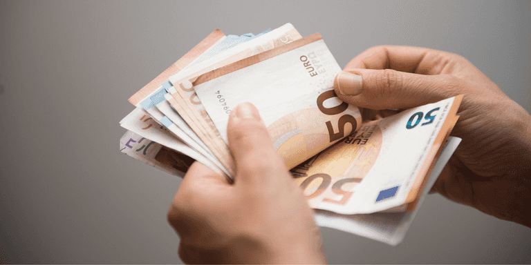 ‘I don’t have a penny saved, but I’m okay with it’ – Attitudes on saving money in your 20s and 30s ‘I don’t have a penny saved, but I’m okay with it’ – Attitudes on saving money in your 20s and 30s