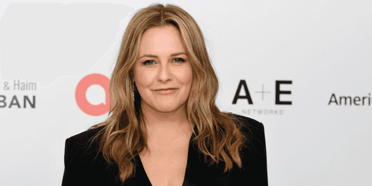 Alicia Silverstone arrives in Dublin to shoot new Irish Blood series Alicia Silverstone arrives in Dublin to shoot new Irish Blood series