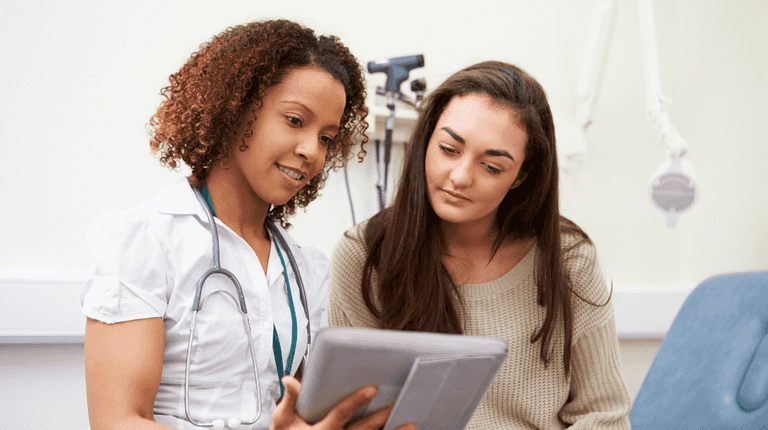 ‘It’s quick & simple’ – Debunking myths that stop women from booking their cervical screenings ‘It’s quick & simple’ – Debunking myths that stop women from booking their cervical screenings